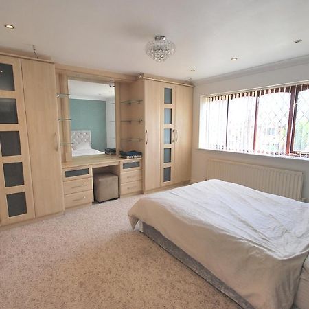 Entire And Exclusive Four Bed Detached Villa Lostock Eksteriør bilde