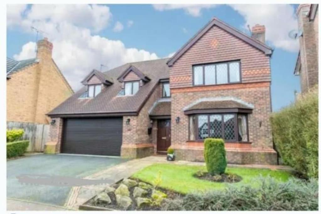 Entire And Exclusive Four Bed Detached Villa Lostock Eksteriør bilde
