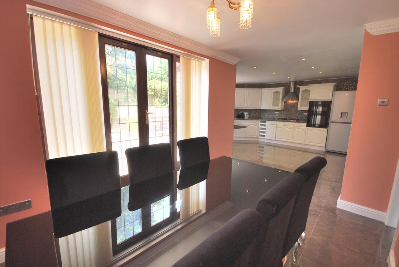 Entire And Exclusive Four Bed Detached Villa Lostock Eksteriør bilde