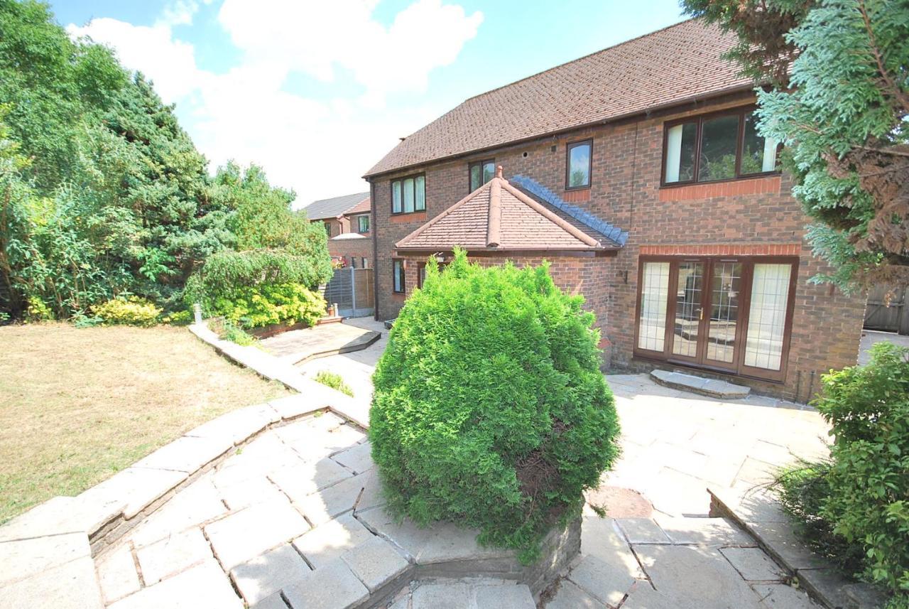 Entire And Exclusive Four Bed Detached Villa Lostock Eksteriør bilde