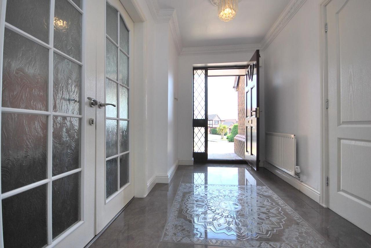 Entire And Exclusive Four Bed Detached Villa Lostock Eksteriør bilde
