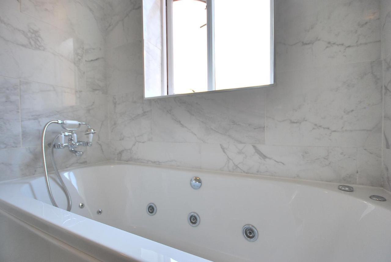 Entire And Exclusive Four Bed Detached Villa Lostock Eksteriør bilde